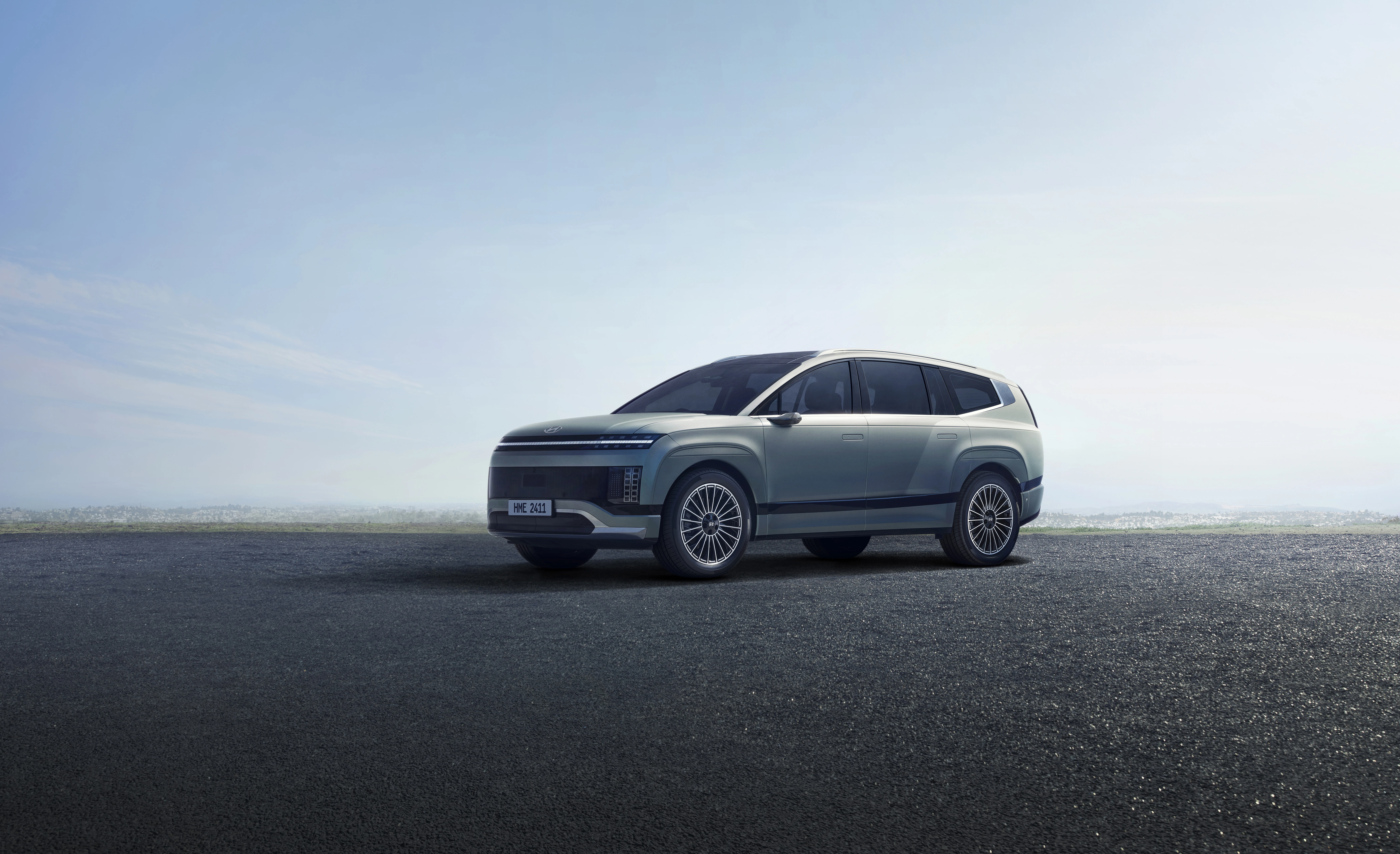 Hyundai Ioniq 9 2024 Exterior Front Quarter